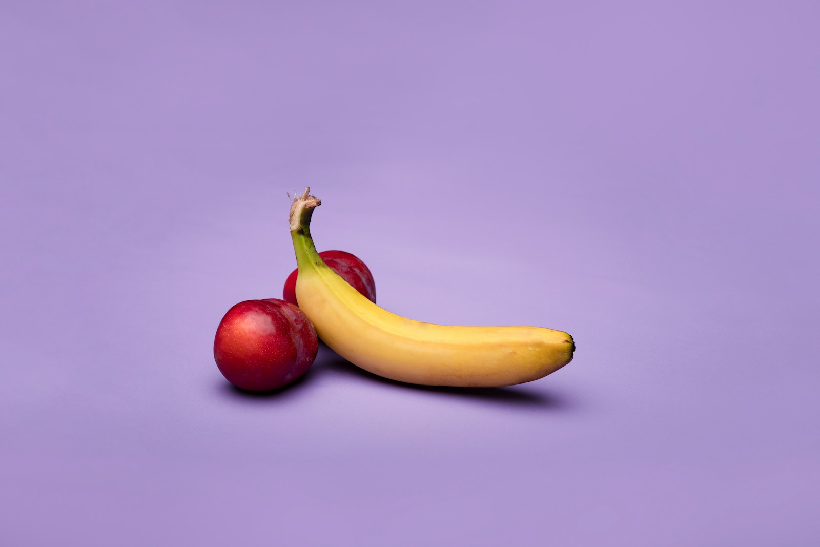 yellow banana fruit beside red apple fruit