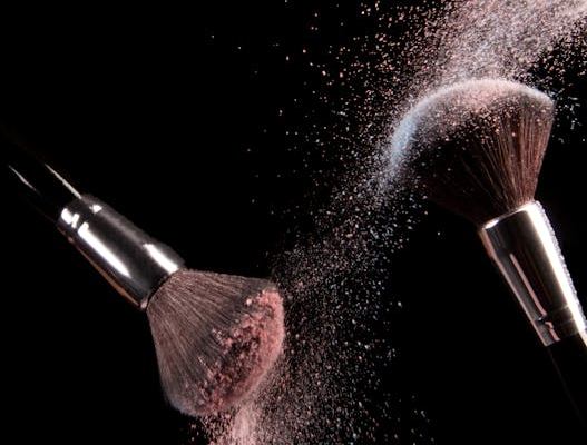 Perfect gevormde wenkbrauwen: Stralend en zelfverzekerd met permanente make-up